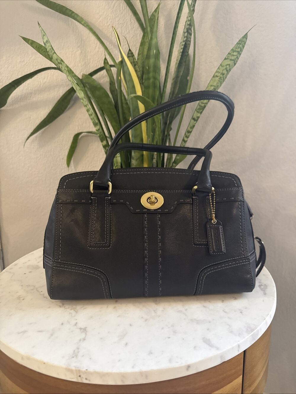 COACH Hampton Leather Shoulder Handbag Tote Bag Y2K Turn Lock Black Logo Vintage